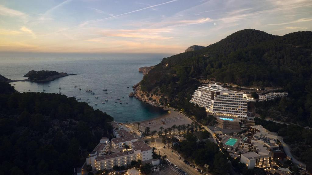 Vista aérea de Cala San Miguel Resort.
