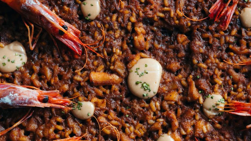 El arroz con gamba roja que preparan en el Beach Club.