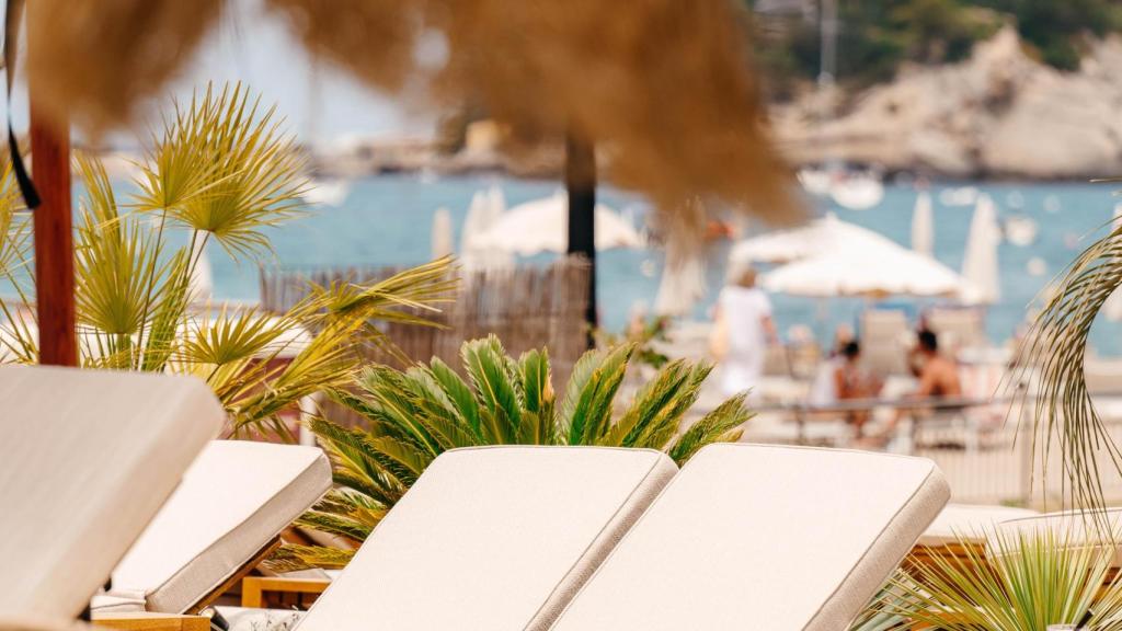 Las hamacan del Beach House están a dos pasos de la playa.