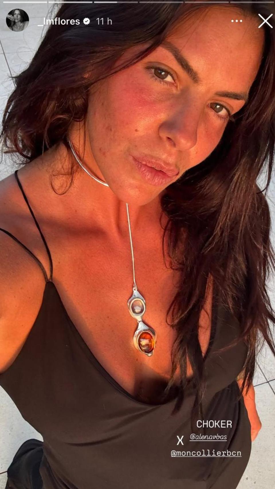 Laura Matamoros luciendo un collar de la colección de Alejandra Navarro con Moncollier.