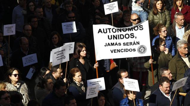 Autónomos de Ciudad Rodrigo se concentran en la Plaza Mayor de Ciudad Rodrigo en una foto de archivo