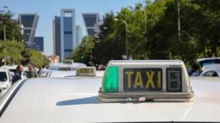 Una taxista de Madrid no se corta ante la falta de mujeres en el sector: Algunos piensan que conducimos peor, no es así