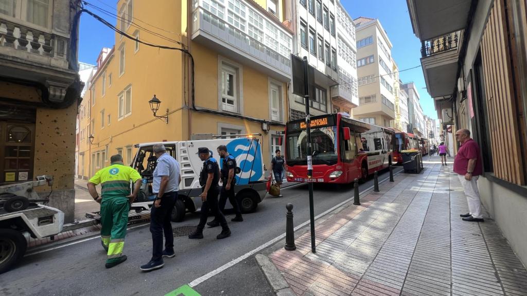 La grúa no pudo mover la máquina averiada.
