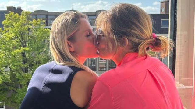 Sandra Barneda y su pareja, Pascalle Paerel, en una imagen de sus redes sociales.