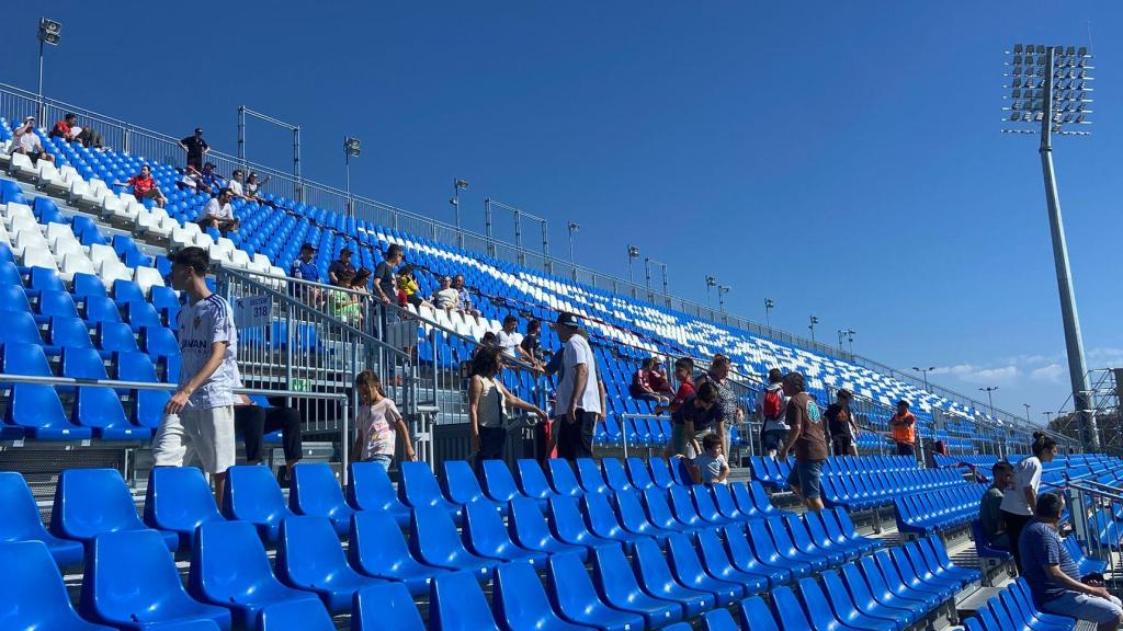 Algunos aficionados en el Ibercaja Estadio.
