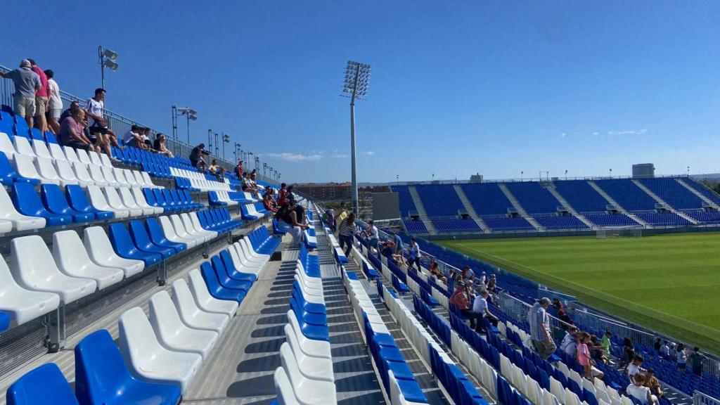La grada durante la jornada de puertas abiertas.