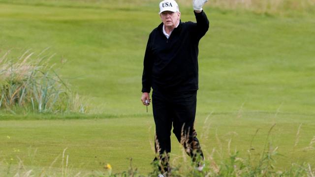 El presidente de Estados Unidos, Donald Trump, en el campo de golf del complejo Trump Turnberry, en Escocia.
