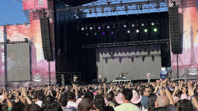 Imagen del concierto de Pignoise, lleno hasta la bandera.