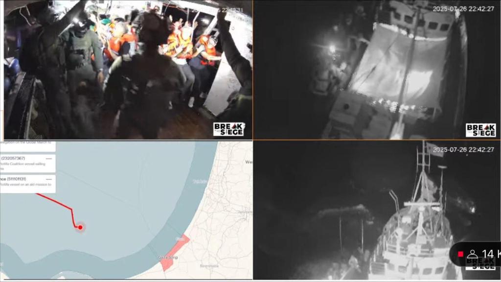 Fotograma del momento en el que los soldados israelíes llegan al Handala.