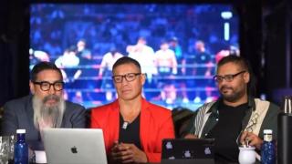 Maravilla Martínez, en el centro de la imagen, durante el combate entre Viruzz y Mazza.