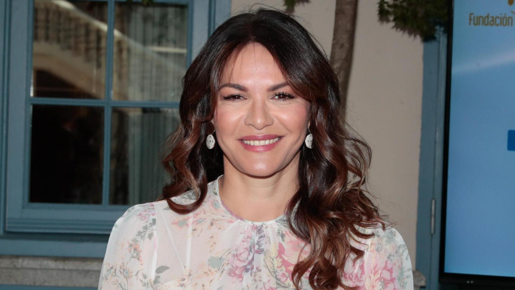 Fabiola Martínez, con sus hijos y sus padres, en una imagen de las redes sociales.