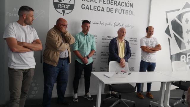 Juan Luis Villamisar junto a responsables del comité técnico de árbitros.