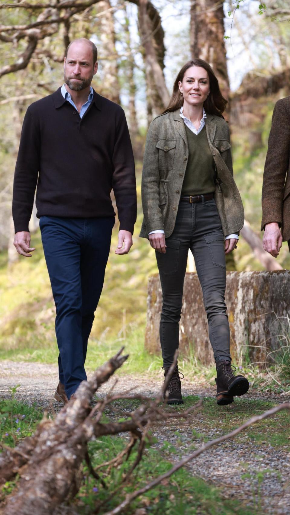 Los Príncipes de Gales, en una visita a Mull, en Escocia, el pasado mes de abril.