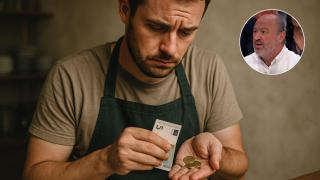 Luis Callejo y una imagen generada por IA de un trabajador con un salario bajo.