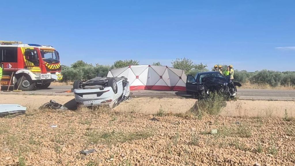 Una fotografía de los vehículos implicados en el accidente publicada por los Bomberos de la Diputación de Cuenca.
