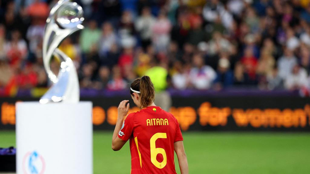 Aitana Bonmatí, resignada a consolarse con el premio a mejor jugadora del torneo.