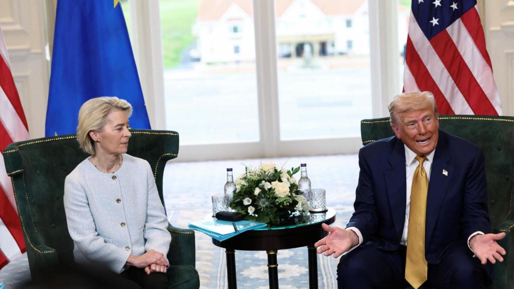 Ursula von der Leyen y Donald Trump tras su reunión en Escocia este domingo.