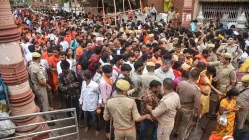 Una estampida en el Templo de Ausaneshwar Mahadev cobró dos vidas y dejó  29 heridos.