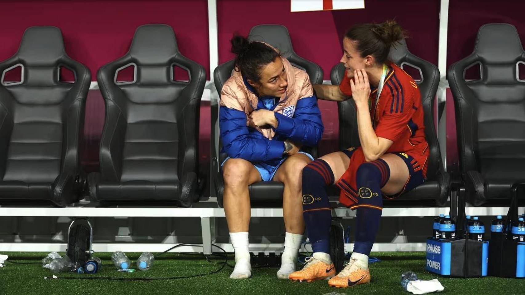 Los Gays Por Encima De Todos La Imagen De Lucy Bronze Y Ona Batlle los-gays-por-encima-de-todos-la-imagen-de-lucy-bronze-y-ona-batlle
