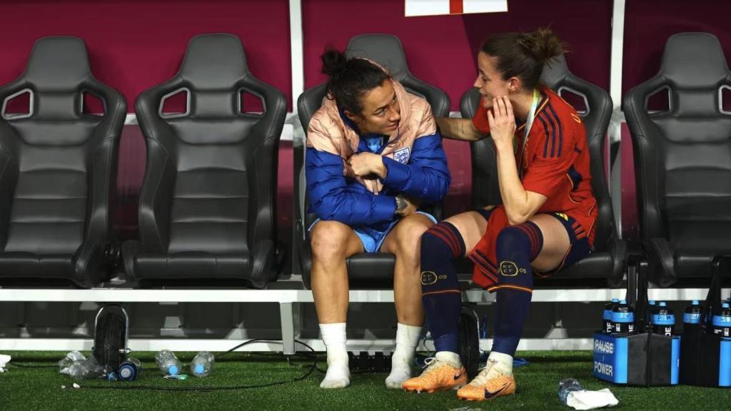 Ona Batlle y Lucy Bronze, tras la final del Mundial de 2023