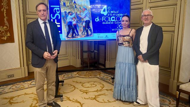 El alcalde de Salamanca, Carlos García Carbayo, la concejala de Festejos y Tradiciones, Carmen Seguín, y el coordinador del festival, Cefi Torres