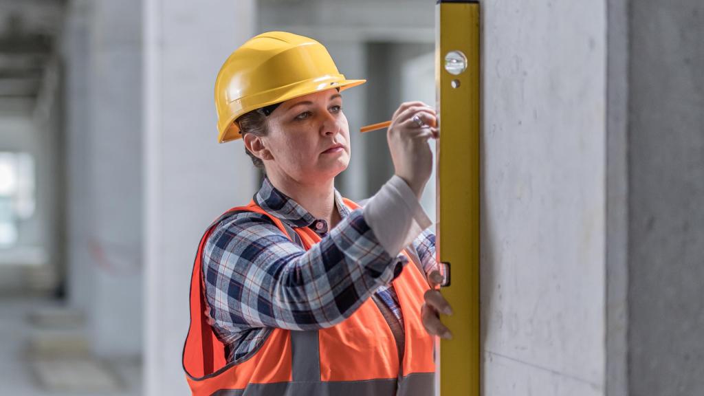 Imagen de ilustración de una mujer trabajando en la construcción.