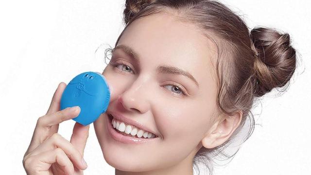 El truco para una limpieza más profunda de la piel es utilizar este dispositivo de Foreo rebajado casi a mitad de precio
