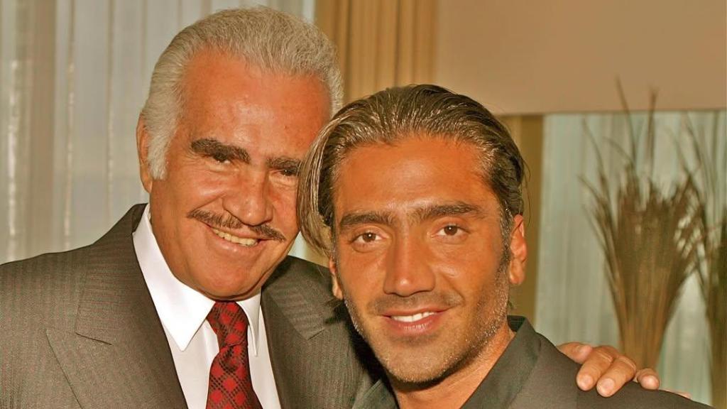 Alejandro y Vicente Fernández en una fotografía de redes sociales.