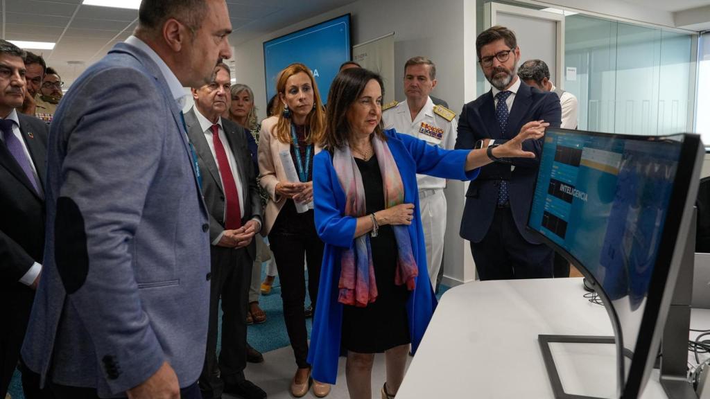 Robles resalta en Vigo el compromiso del Ministerio de Defensa con la industria tecnológica española