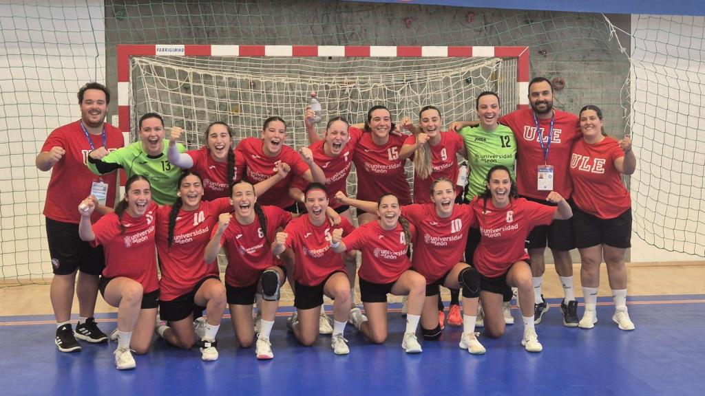 El equipo femenino de balonmano de la ULE
