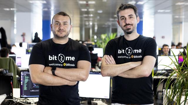 Leif Ferreira, cofundador y CEO de Bit2Me (derecha), y Andrei Manuel, cofundador y COO de la plataforma (izquierda).