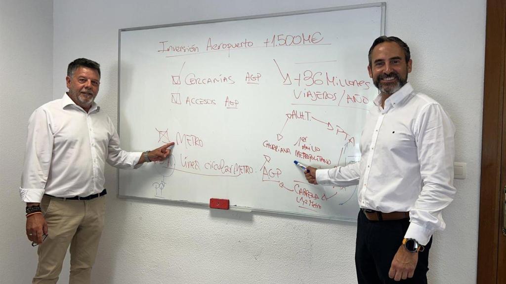 El portavoz socialista en el Ayuntamiento de Málaga, Daniel Pérez, y el edil Jorge Quero.