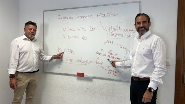 El portavoz socialista en el Ayuntamiento de Málaga, Daniel Pérez, y el edil Jorge Quero.