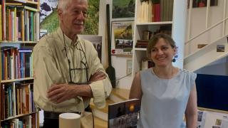 Fidel Raso y Tamara Crespo posan en la librería