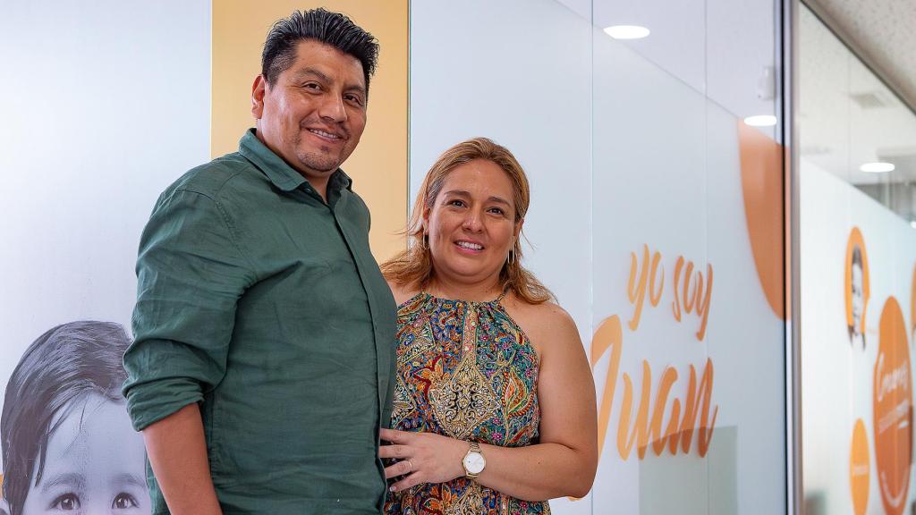 Daniel y Jennifer, padres de Gustavo.