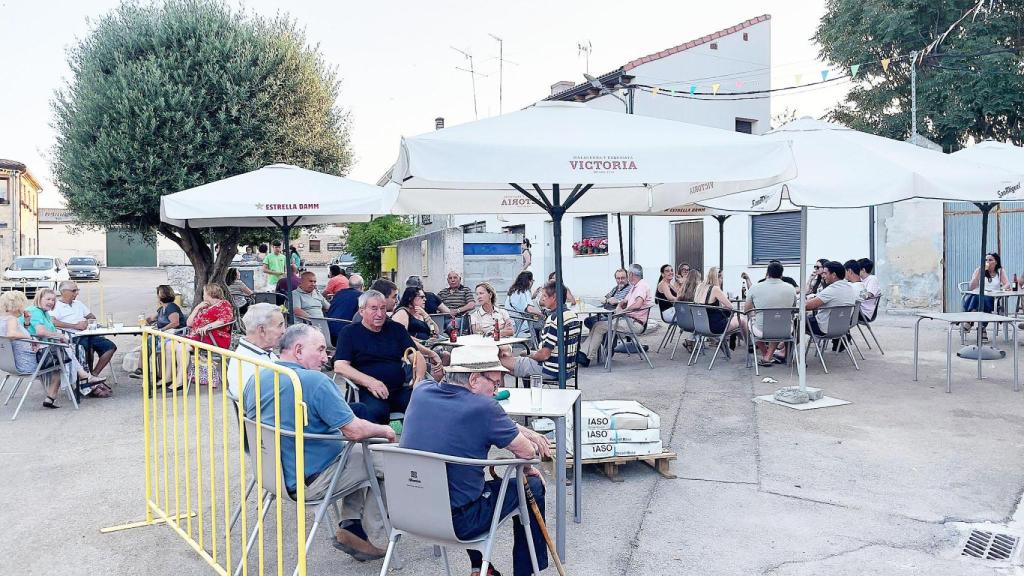 Ambiente en el Bar Perdiz de Cubillas de Santa Marta