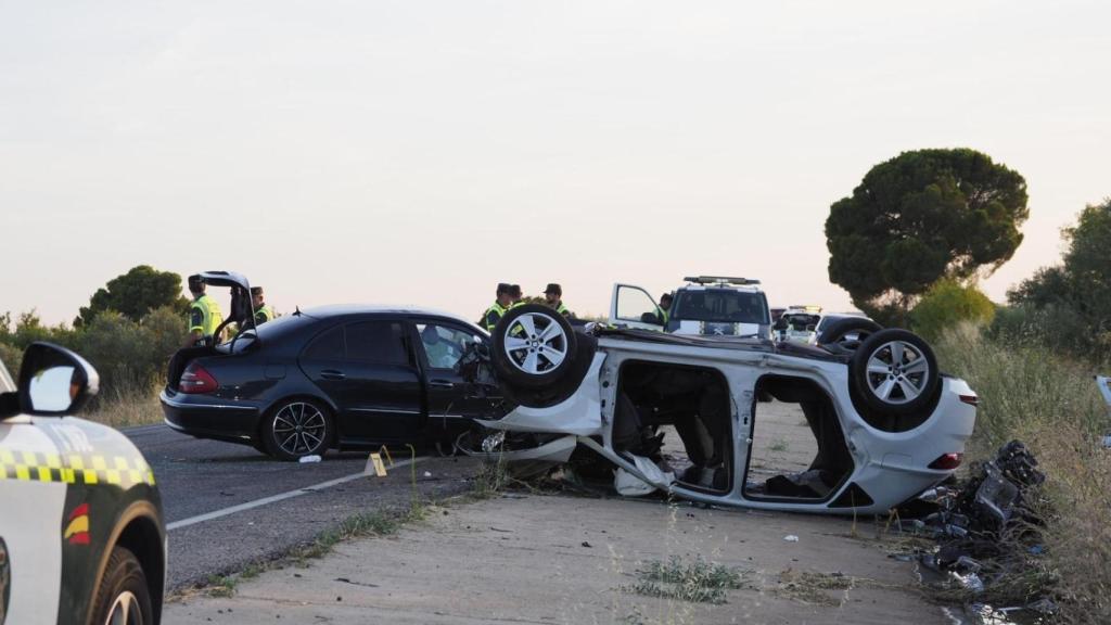 Los dos coches, tras el incidente de este domingo en la carretera de Sisante (Cuenca).