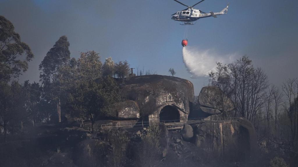El incendio de Salvaterra de Miño (Pontevedra) ya ha arrasado cerca de 30 hectáreas