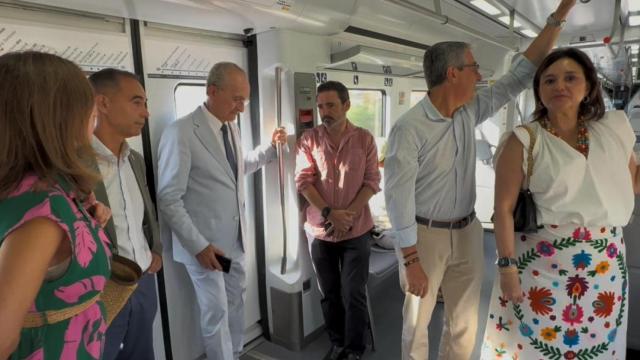 Así ha sido el viaje de los alcaldes del PP en Málaga en el Cercanías a Fuengirola