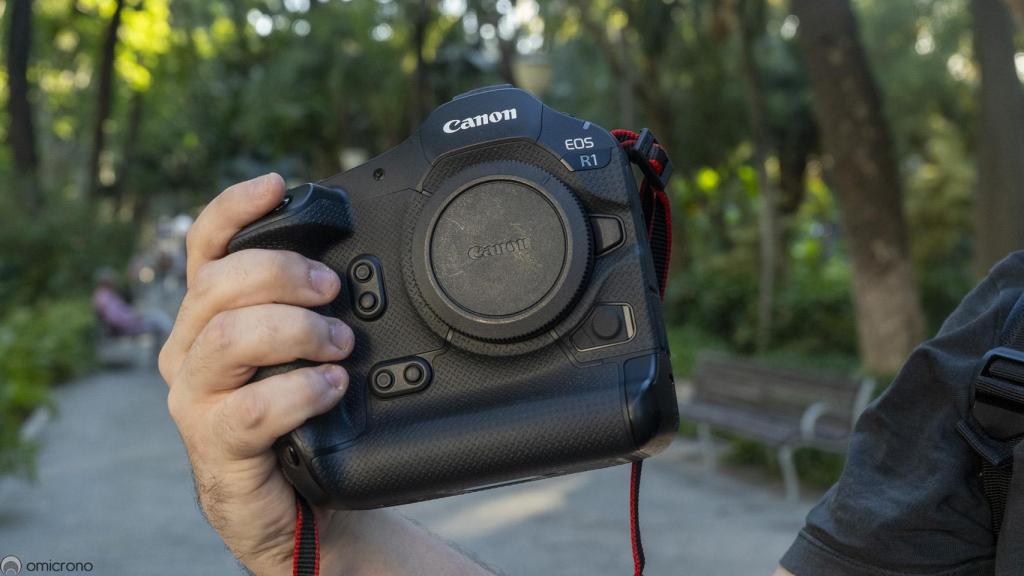 Canon EOS R1.