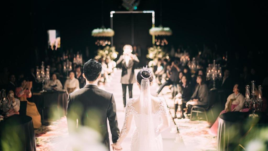 Novios en el día de su boda.