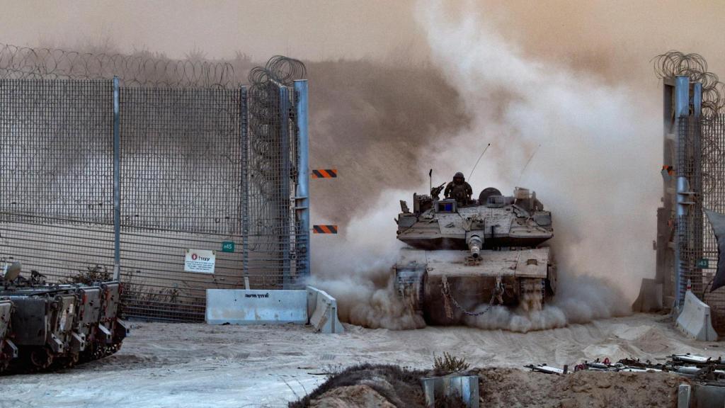 Un tanque de Israel entrando en la Franja de Gaza.