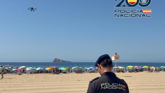 El refuerzo de drones y patrullas para las playas de Benidorm este verano.