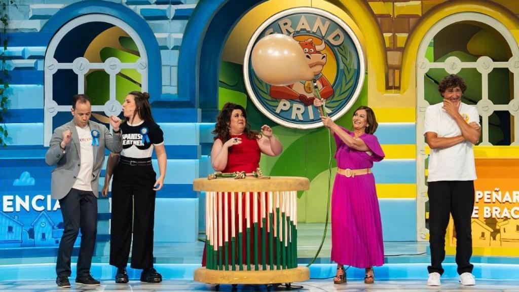 El alcalde de Herencia, Sergio García-Navas, e Inés Hernand a la izquierda en la fotografía.