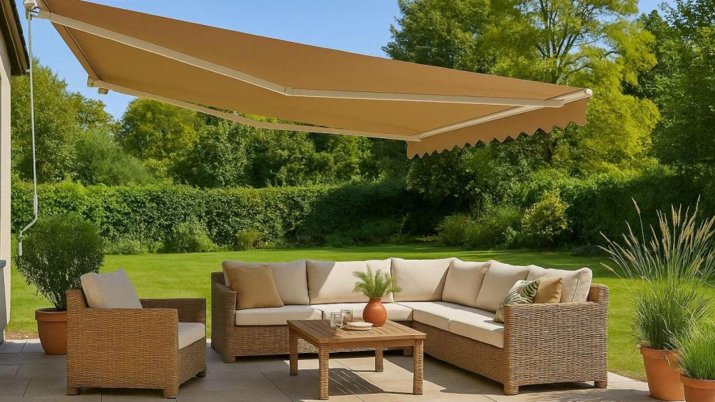 Un jardín con este toldo retráctil.