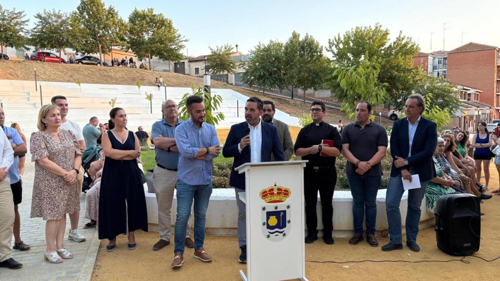 Inauguración de la reforma del parque El Valle, en la localidad de Cazalegas (Toledo).