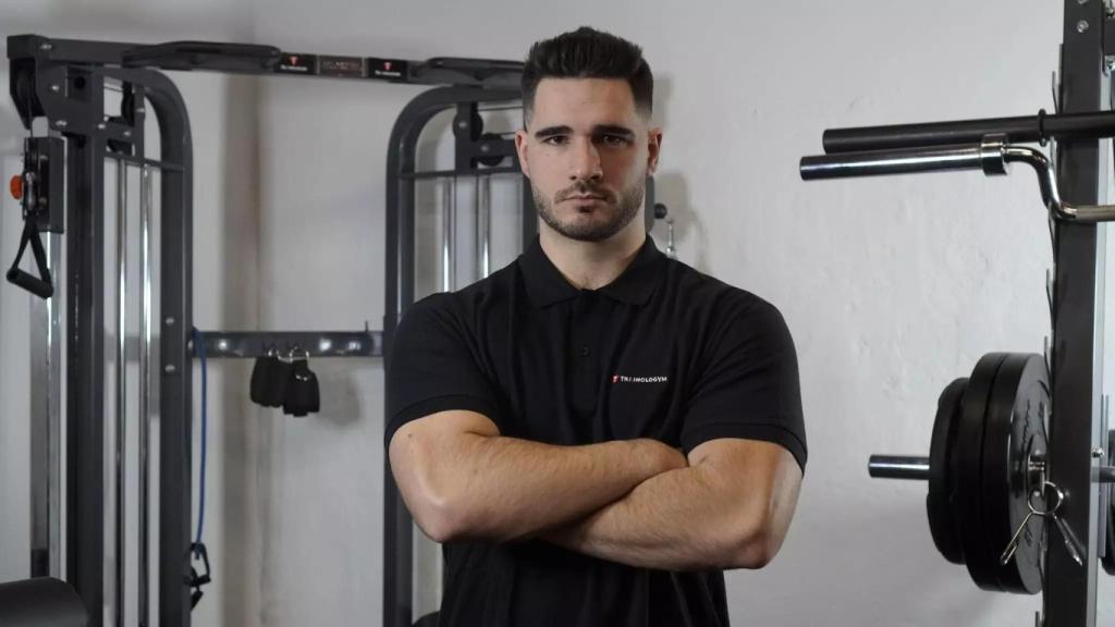 El entrenador Álvaro Guzmán.