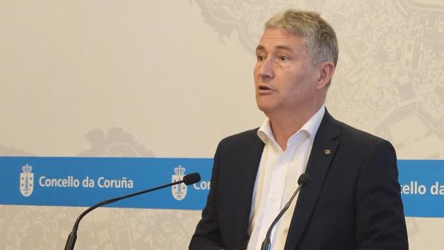 El rector de la Universidade da Coruña, Ricardo Cao, en rueda de prensa.