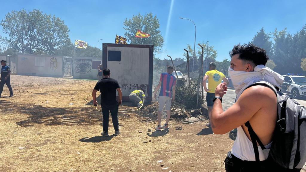 Arden las casetas de peñas de las fiestas de Santa Marta por un incendio junto a la A-66