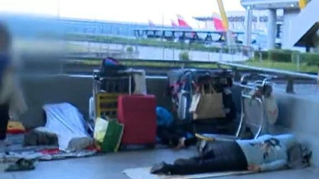 Los indigentes han ocupado la zona exterior.